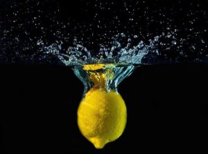 Το μυστικό για να διατηρήσεις τα λεμόνια φρέσκα για έναν ολόκληρο μήνα (VIDEO)