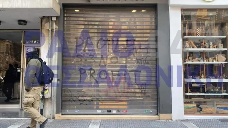 Θεσσαλονίκη: Κατέβασαν ρολά τα καταστήματα υπό τον φόβο επεισοδίων (ΦΩΤΟ)