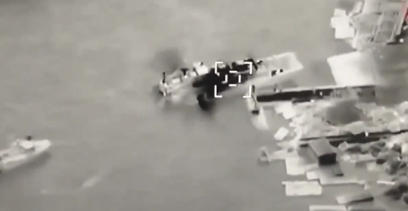 «Θα κάψουμε τους Ρώσους σαν κατσαρίδες» – Πλήγμα ουκρανικού drone σε ρωσική φρεγάτα στο Φιδονήσι (VIDEO)