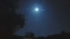 Tεράστιος μετεωρίτης φώτισε τον νυχτερινό ουρανό! (VIDEO)