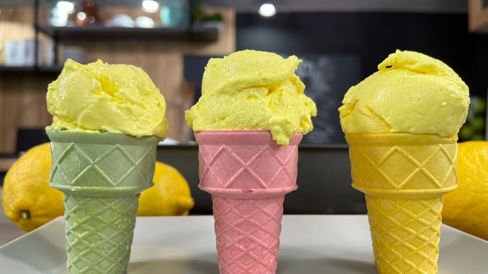 Φτιάξτε μαλακό παγωτό λεμόνι με μόνο 3 υλικά!! (VIDEO)