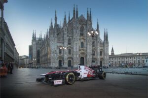 Τα 112 χρόνια της γιόρτασε η Alfa Romeo: Ξύπνησε… το Μιλάνο με μια Formula 1! (ΦΩΤΟ)