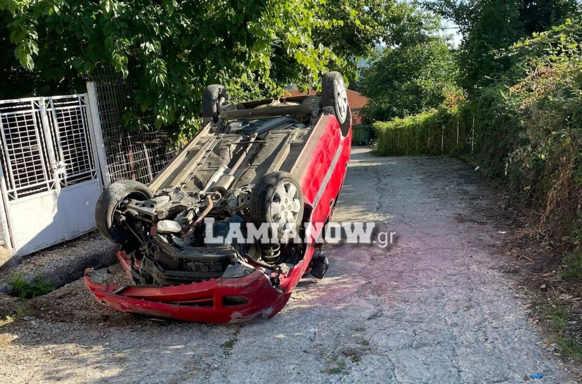 Αυτοκίνητο τούμπαρε μέσα στο χωριό – Τρείς τραυματίες