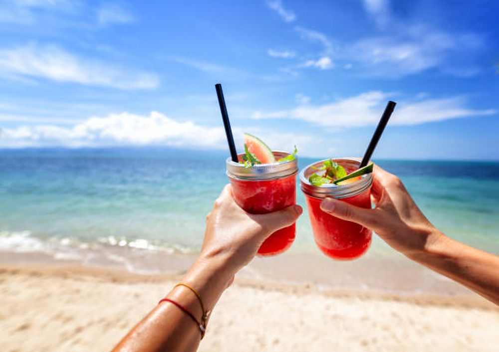 Αλκοόλ στην παραλία; Μήπως να το ξανασκεφτείτε;
