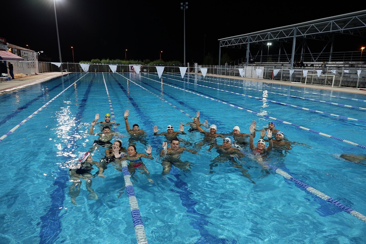 Ωραιόκαστρο: «Άντεξαν για την Ελπίδα» κολυμπώντας 12 ώρες στον 1ο φιλανθρωπικό αγώνα αντοχής (ΦΩΤΟ)