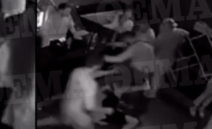 Ίος: Μποξέρ «έσπασε στο ξύλο» Αυστραλούς τουρίστες σε μπαρ (VIDEO)