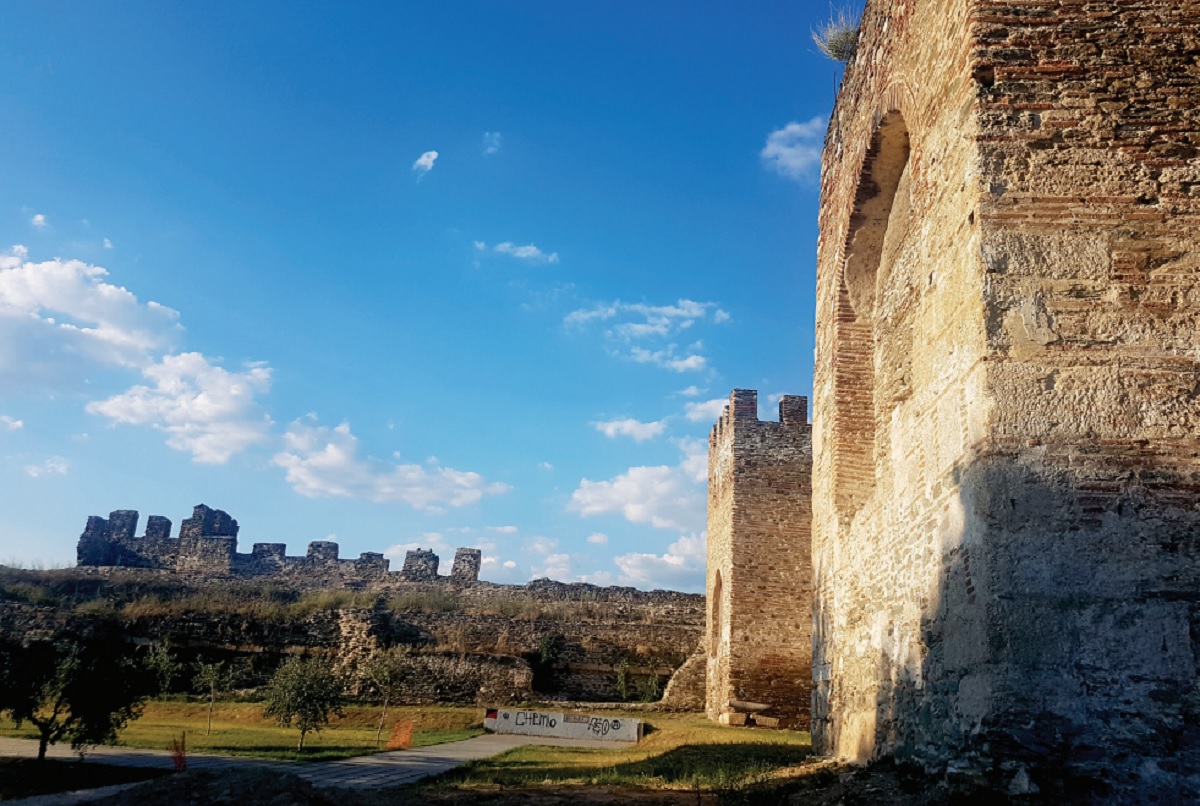 Τα τείχη της Θεσσαλονίκης – Η οχύρωση, τα σύμβολα και οι επιγραφές
