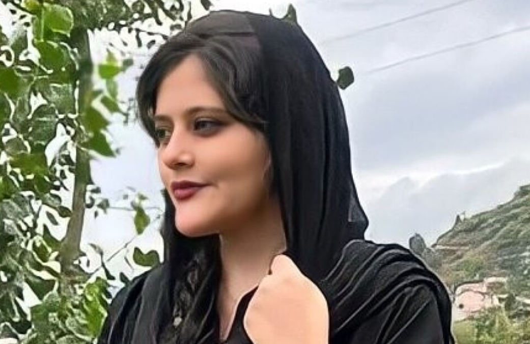Ιράν: Μήνυση από τους γονείς της Μάχσα Αμίνι στους αστυνομικούς που τη συνέλαβαν