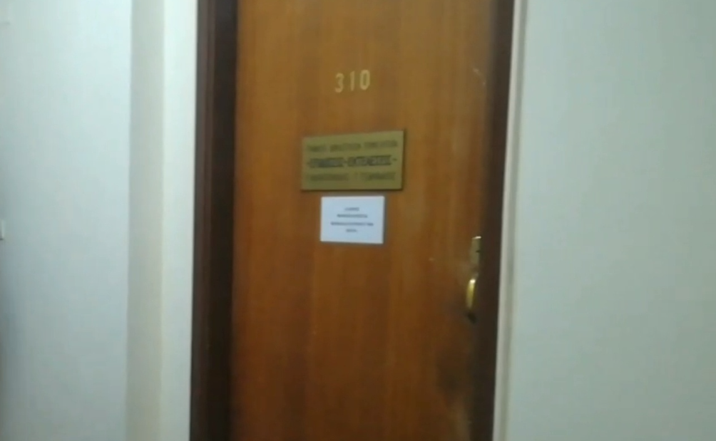 Έξωση Ιωάννας Κολοβού: Επίθεση του Ρουβίκωνα στο γραφείο του δικαστικού επιμελητή (VIDEO)