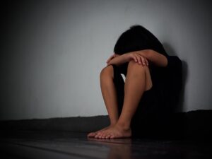 «Όλα είναι ψέματα» λέει ο πατέρας του 4χρονου που κατηγορείται για βιασμό (VIDEO)