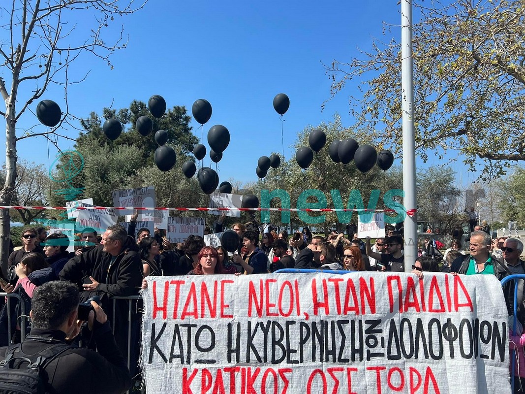25η Μαρτίου: Φοιτητές διαμαρτύρονται για την τραγωδία στα Τέμπη (ΦΩΤΟ+ VIDEO)