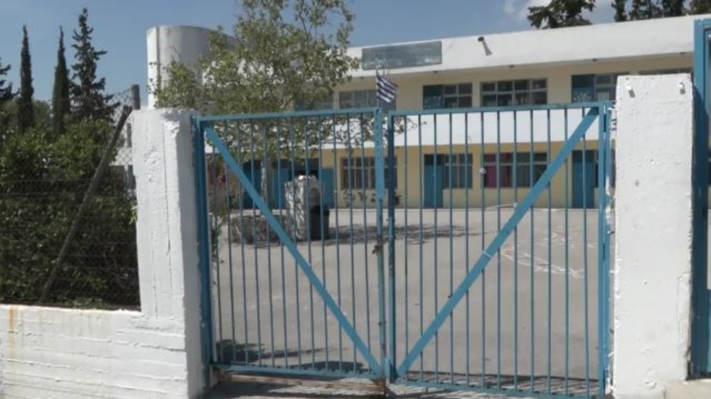 Χαλκίδα: Εξωσχολικοί πέταξαν κροτίδα σε σχολείo – Μαθητής έχασε προσωρινά την ακοή του