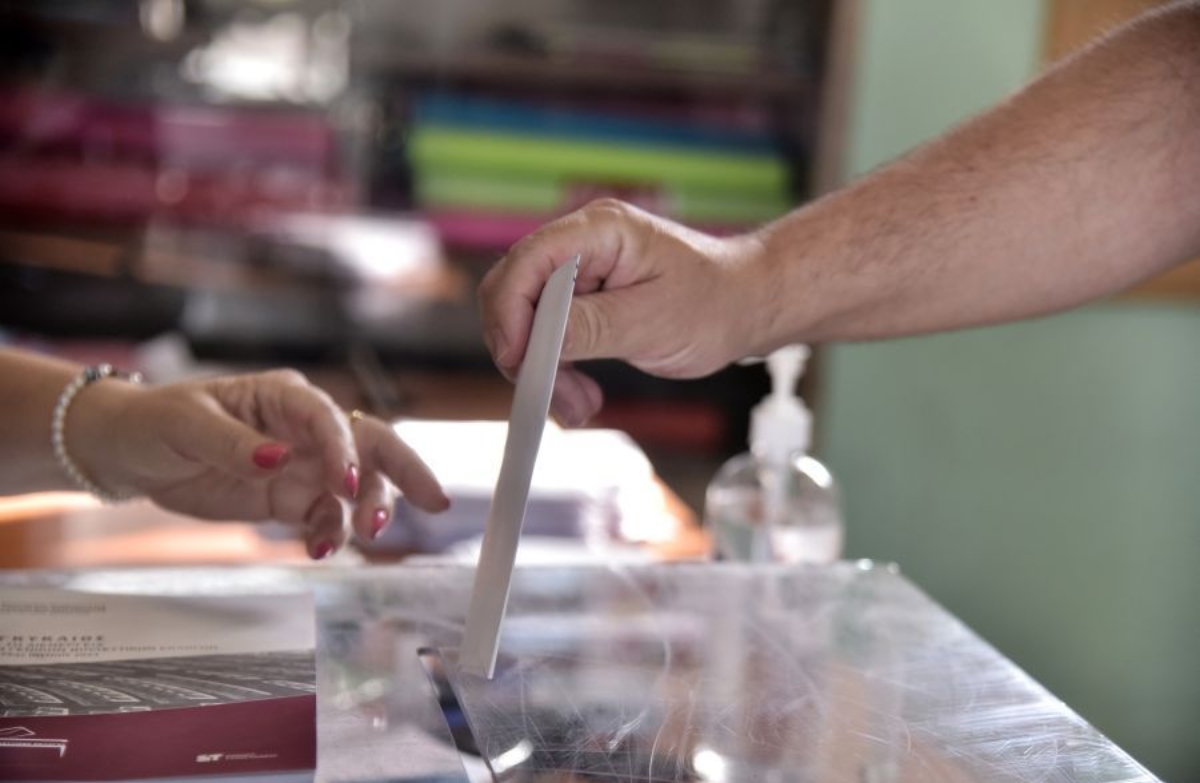 Δημοσκόπηση Pulse: Ο ΣΥΡΙΖΑ έχασε 2,5 μονάδες σε 15 ημέρες, δεύτερο κόμμα το ΠΑΣΟΚ με 15%