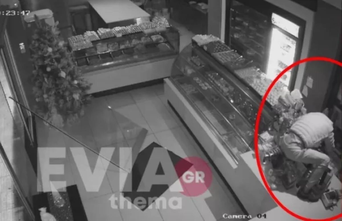 Διάρρηξη και κλοπή σε ζαχαροπλαστείο της Χαλκίδας – Χτυπούσε με μανία την τζαμαρία (VIDEO)