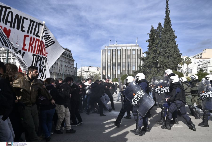 Αθήνα: Μικρής έκτασης επεισόδια μεταξύ Αστυνομίας και φοιτητών (ΦΩΤΟ)