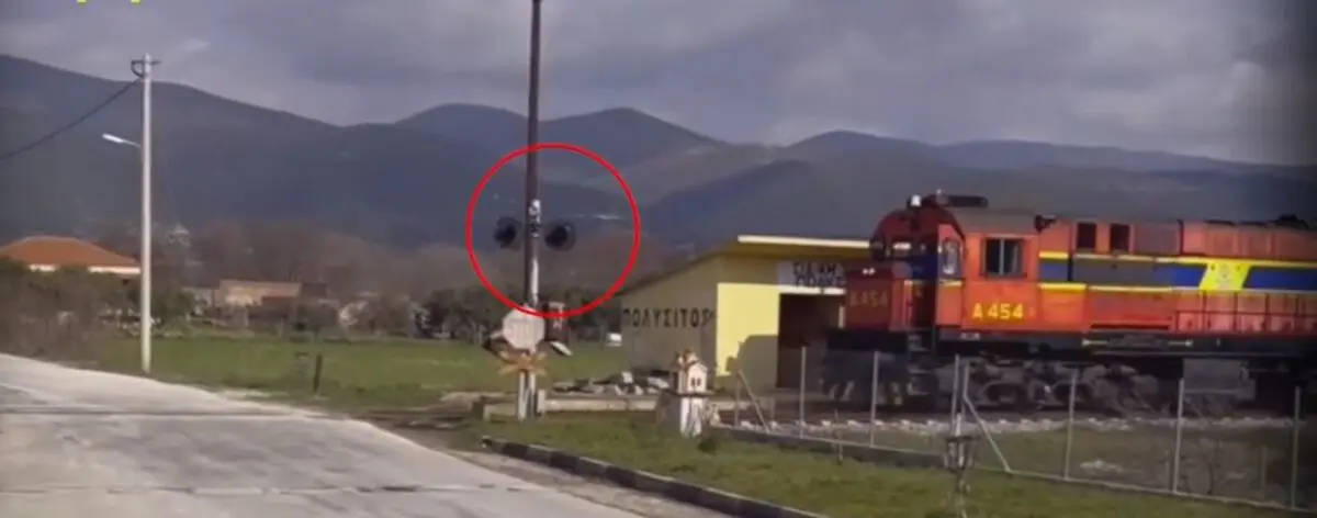 Ξάνθη: Μηχανοδηγός τρένου σταματάει και ελέγχει την αφύλακτη διάβαση (VIDEO)