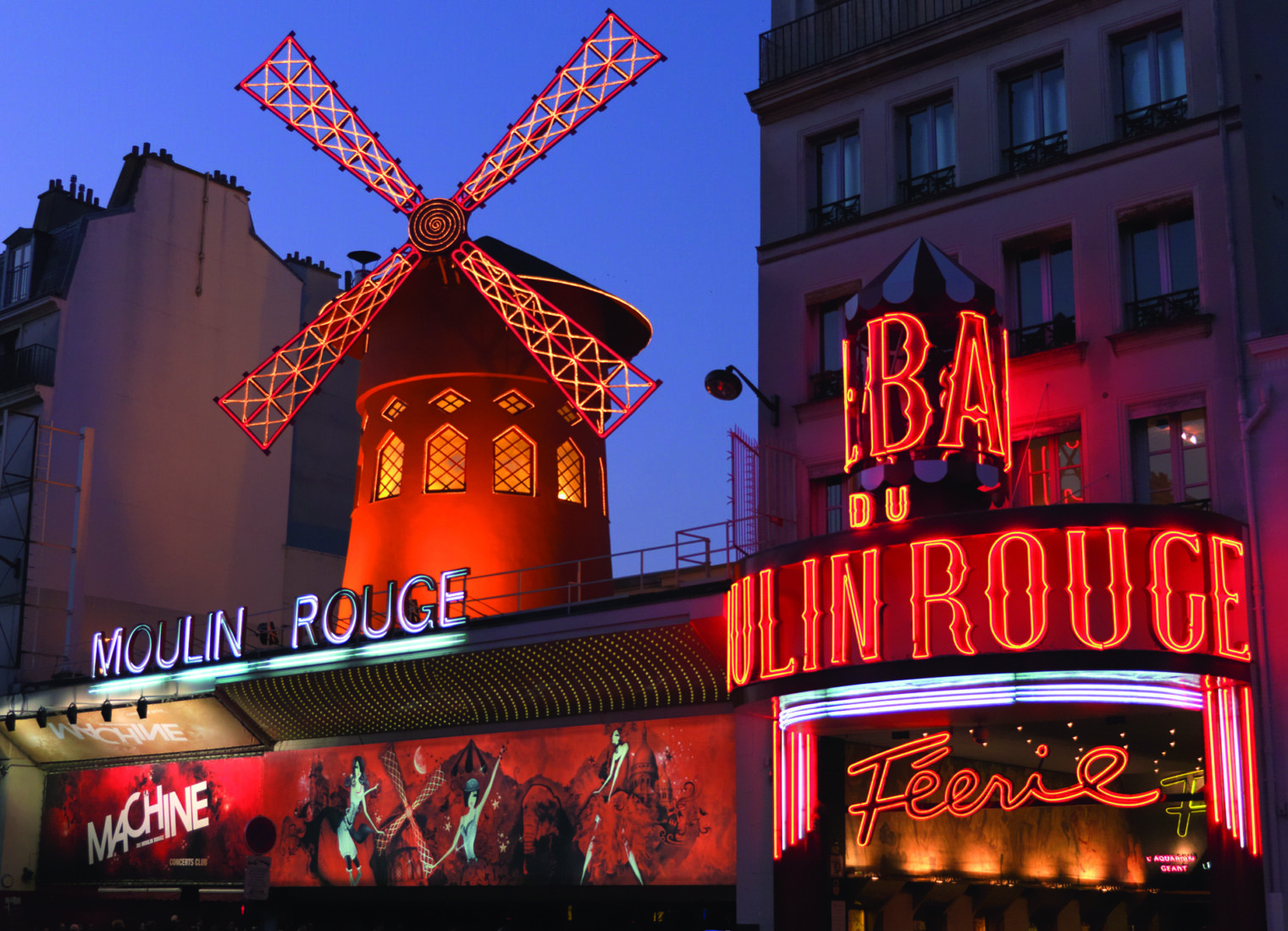 Έπεσαν τα φτερά του διάσημου Παρισινού καμπαρέ Moulin Rouge – Κανένας τραυματισμός