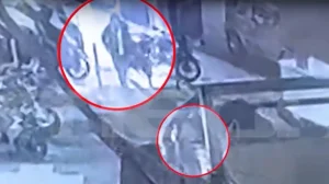 Άγιοι Ανάργυροι: Η άφιξη του δολοφόνου της Κυριακής έξω από το Aστυνομικό Tμήμα (VIDEO)