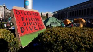 Το πανεπιστήμιο Κολούμπια αναβάλλει την απομάκρυνση των φιλοπαλαιστίνιων διαδηλωτών